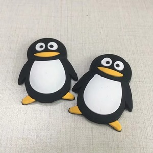 Étiquettes de marque personnalisées en caoutchouc souple avec logo en relief, accessoires de vêtements en gros - Product Image 1