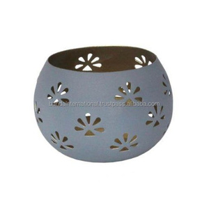 Bougeoirs votifs ronds en fer avec revêtement intérieur en or et extérieur en poudre blanche fini pour l'éclairage de la décoration intérieure - Product Image 5