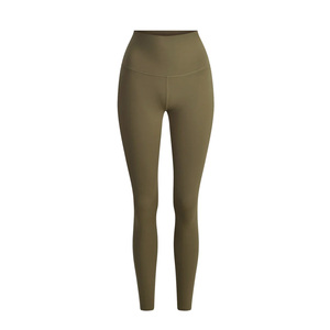 Leggings Grande Taille Femme – Coupe Ajustée Anti-Plis pour l'Été – Tissu Extensible Doux – Confort et Mobilité Assurés – Tailles Étendues – Inclusif - Product Image 1