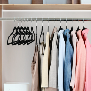 Fabricante de Perchas de Plástico Personalizadas en Vietnam, Gancho Giratorio de 360 Grados, Perchas Duraderas, Ahorradoras de Espacio y Ecológicas - Product Image 2