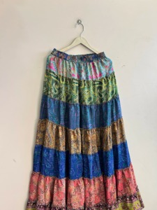 Jupe longue évasée en soie indienne pour femme, style bohème, à volants, à plusieurs niveaux, faite à la main, mode ethnique, vente en gros - Product Image 6