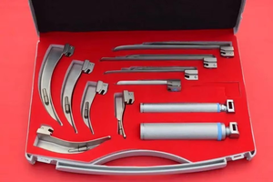 Nouvel arrivage : Laryngoscope à fibre optique en acier inoxydable Macintosh, 4 lames, kit de diagnostic Gujjar SURGICAL, prix raisonnable - Product Image 3