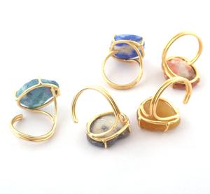 Bague ouverte ajustable plaquée or avec agate drusy jaune, bague statement géode naturelle pour femme - Product Image 3