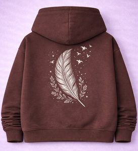 เสื้อฮู้ดผ้าฝ้ายสีน้ำตาลเนื้อนุ่ม – ลายกราฟิก “ขนนกและนก” ดีไซน์หรูหรา – เสื้อสเวตเชิ้ตแบบสวมใส่สบายสำหรับทุกเพศ เพื่อความสบายและผ่อนคลาย - Product Image 3