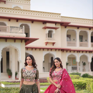 Lehenga et Blouse Ornementés de Broderies Zari et de Sequins avec Dupatta en Dentelle de Designer Ornée de Sequins et de Zari - Product Image 1