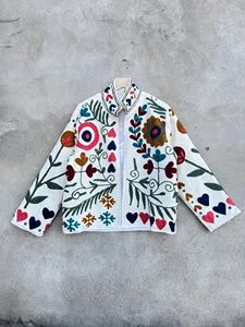 Chaqueta Suzani de Algodón Blanco para Mujer, Bordado Floral Multicolor, Estilo Boho Étnico, Chaqueta Corta Hecha a Mano - Product Image 2