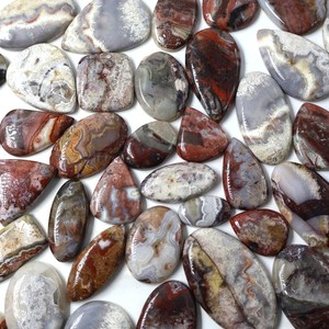 ขายส่งเครื่องประดับอัญมณี AMAN GEMS หินอาเกตธรรมชาติ Crazy Lace Agate รูปทรงลูกแพร์และวงรีหลากสี ขนาดฟรีไซส์ สำหรับทำสร้อยคอ - Product Image 2