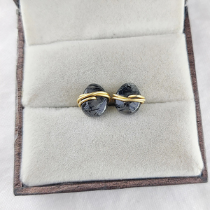 ต่างหูควอตซ์รูไทล์สีดำขนาดเล็ก ประดับด้วยลวดทองคำชุบ หินธรรมชาติ เครื่องประดับประจำเดือนเกิด ขายส่ง - Product Image 1