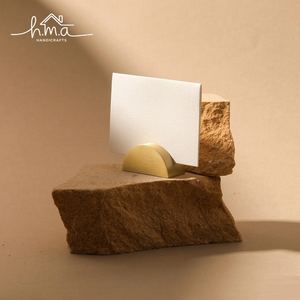 Porte-cartes de table en laiton minimaliste, support métallique pour cartes de nom de mariage, présentoir de photos, support de bureau - Product Image 1