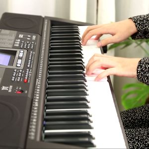 Tastiera Elettronica Portatile a 61 Tasti con Illuminazione, Pianoforte Digitale con Microfono e Cuffie, Ricaricabile, in Plastica, per Uso Educativo - Product Image 2