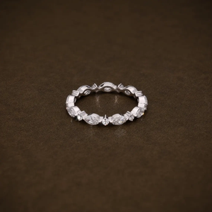 Anillo de Eternidad con Diamantes Marquise, Diamantes Cultivados en Laboratorio, Oro Sólido de 18K, Anillo Apilable con Piedras de Corte Marquise y Redondo - Product Image 5