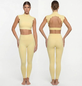 Conjunto de Yoga de 2 Piezas para Mujer, Color Amarillo, Top Corto con Espalda Descubierta y Detalle Festoneado, Leggings de Cintura Alta, Manga Larga, FITCRAFT SPORTING, Nailon - Product Image 1