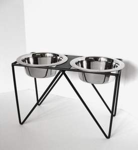 Comedero y Bebedero Elevado de Lujo para Mascotas con Tazones de Acero Inoxidable y Base Metálica Decorativa Vintage - Product Image 1