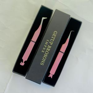 Pince à épiler pour extensions de cils en acier inoxydable, antistatique, à pointe lisse, avec revêtement en poudre rose clair, à 90 degrés, avec découpe papillon/poupée - Product Image 3