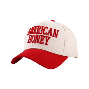 Casquette de baseball personnalisée avec broderie 3D en lettres, bicolore, blanc cassé et rouge, visière incurvée, polyester, fermeture snapback, respirante, imperméable, unisexe - Product Image 1