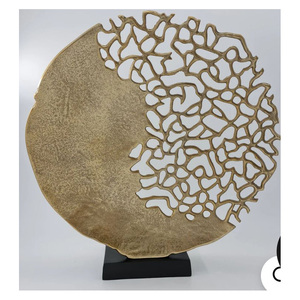 Sculpture contemporaine en laiton artisanale, élégante, abstraite, style Pop Art, accent décoratif pour Diwali - Product Image 3