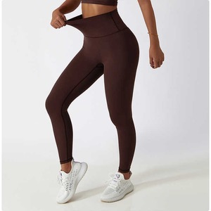 Conjuntos Deportivos de Yoga para Mujer con Logotipo Personalizado de Fábrica, Top Corto y Leggings con Efecto Push-Up para Pilates y Fitness - Product Image 6
