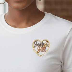 Broche de Perlas con Forma de Corazón y Letras con Pedrería, Joyería de Moda, Regalo para Mujer, Marca Jack and Jill - Product Image 6