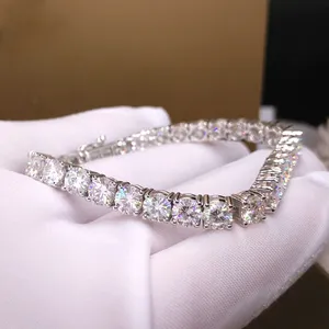 Pulsera de Tenis Tishya con Diamantes de Moissanita de Corte Redondo de 15 Quilates en Plata de Ley 925 con Acabado Chapado en Oro, Unisex - Product Image 3