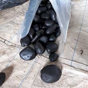 Wholesale Polished Black Polymer Coated Natural <b>Stone</b> Shiny Pebbles Waterproof for Garden Landscaping and <b>Paving</b> - Product Image 5