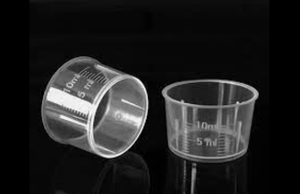 Gobelet doseur transparent en plastique PP écologique de 100 ml avec échelle graduée et ouverture plate, idéal pour les médicaments et comme outil de laboratoire - Product Image 5