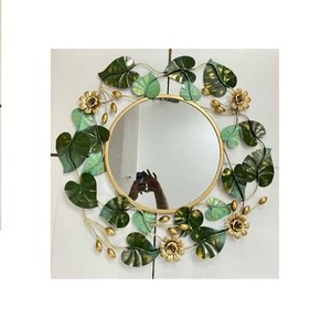 Le miroir élégant et exquis le plus vendu reflète l'œuvre d'art d'une manière qui redouble son attrait visuel, magnifiquement conçu par BLISS. - Product Image 1