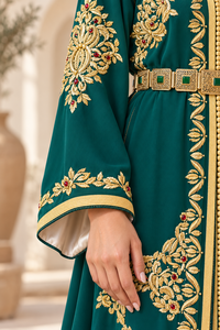 ชุดคาฟตันกำมะหยี่สีเขียวอมฟ้าสไตล์โมร็อกโก แขนยาวระบายอากาศได้ดี พร้อมเข็มขัดลายฉลุสีทอง เหมาะสำหรับงานปาร์ตี้ - Product Image 6