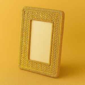 Marco de Fotos Hecho a Mano con Tela Sheetal Pati |   Marco de Fotos Ecológico de Caña Natural |   Decoración y Regalos Sostenibles para el Hogar (OEM/ODM) - Product Image 1