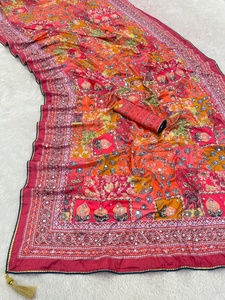 Sari de seda Chinon con estampado digital y espejo real bordado a mano en toda la prenda, con ribete de encaje Samosa y Latkan, y blusa a juego. - Product Image 6