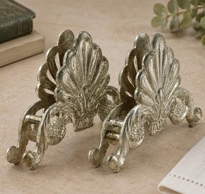 Artistic Metal Napkin Holder For Luxury Dining <b>Tables</b> Stylish Kitchen Decoration And Elegant Tissue Storage Solutions - Product Image 1