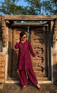 Ensemble Kurta et Pantalon en Coton Brodé Violet pour Femme – Tenue Traditionnelle Indienne et Pakistanaise Décontractée, Coupe Ample, Longueur Cheville, Extensible - Product Image 4