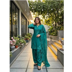 Costume palazzo pour femmes de haute qualité avec broderies lourdes et détails en sequins, et dupatta fantaisie de créateur, mode ethnique traditionnelle - Product Image 1