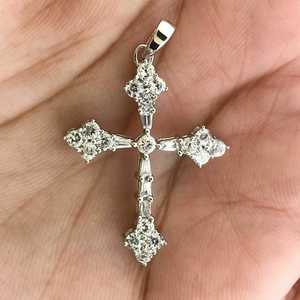 Colgante de Cruz de Diamantes para Mujer, Corte Redondo y Baguette, Claridad VVS, Moissanita, Colgante Cristiano, Plata S925, Colgante Religioso - Product Image 1