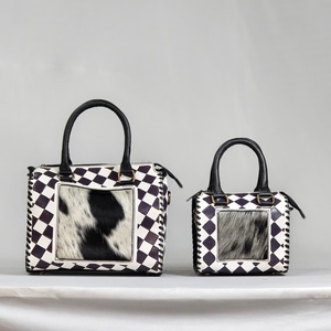 Bolso de Mano de Cuero de Lujo con Diseño de Tablero de Ajedrez, Panel de Piel de Vaca, Cierre de Cremallera, Bolso Tipo Duffel - Product Image 5
