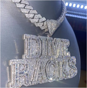 จี้ห้อยคอแบบบาแกตต์ประดับเพชรโมอิสซาไนต์ ตัวอักษรตามสั่ง พร้อมหมายเลข  สร้อยคอฮิปฮอป  สำหรับผู้หญิงและผู้ชาย - Product Image 3