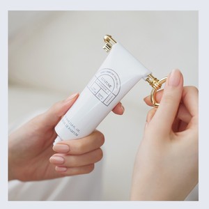 ครีมทามือบำรุงผิว Leofume Ecrin Hand Cream 50 มล. โลชั่น/ครีมผสมไฮยาลูรอนิก แอซิด ช่วยให้ผิวเนียนนุ่ม - Product Image 2