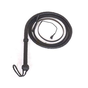 Fouet en cuir avec poignée tressée, design en spirale, noir - Product Image 1