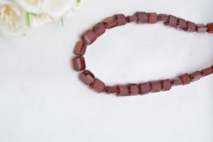 Grenat rouge naturel facetté irrégulier, pierre précieuse naturelle, pierre précieuse pour la fabrication de bijoux fins. - Product Image 2