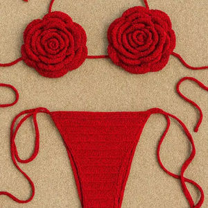 Haut de bikini rouge en crochet – Maillot de bain floral rose fait main - Product Image 1