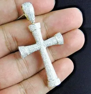 Pendentif Croix pour Homme Plaqué Or Jaune 14K avec Moissanite Véritable Ronde de 2 Carats - Product Image 1