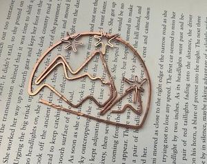 Elegante Marcador de Libros de Cobre para Lectores y Estudiantes con un Diseño Artesanal y un Acabado Suave - Product Image 6