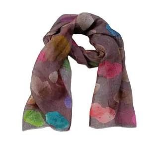 莫代尔围巾心形设计数码印花图案100% 莫代尔亚麻女围巾独家柔软纹理围巾