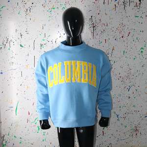 Sudadera COLUMBIA SKY BLUE con cuello alto, 100% amarilla, con apliques bordados, cuello ancho, hilos finos - Product Image 1