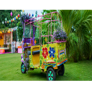 Tuk Tuk de lujo para la entrada nupcial en bodas punjabíes, decorado con diseño floral y de pavo real, colorido y decorativo. - Product Image 2