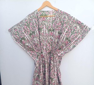 Vestido Kaftán de Algodón con Estampado Botánico Premium, Cuello en V, Corte Holgado, Cintura con Cordón Ajustable, Ideal para la Playa en Verano - Product Image 1