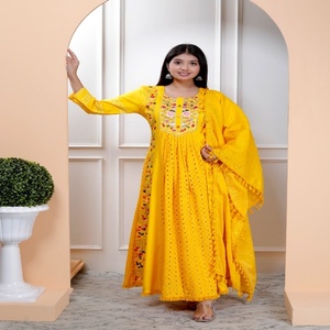 Conjunto de Kurta Anarkali de Rayón Amarillo Elegante para Mujer NIYANI, Bordado Intrincado en Relieve, Estilo Étnico Festivo de Rajasthan - Product Image 2