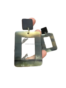 Pendientes de Cuerno de Buey Natural 100% de Alta Calidad, Hechos a Mano, con Forma de Corazón y Perla, para Bodas y Aniversarios - Product Image 3