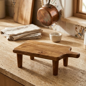 Planche à découper en teck style ferme avec pieds, plateau de service décoratif en bois pour tapas, charcuterie artisanale et préparation culinaire - Product Image 5