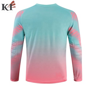 Maillot de football uni pour homme, style uniforme de sport, personnalisable, 100% polyester, anti-humidité, séchage rapide, coupe ajustée, pour dropshipping - Product Image 5