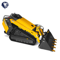 Mini-chargeuse compacte sur pneus Caterpillar, moteur diesel, capacité de charge nominale de 2 tonnes, poids de la machine de 1300 kg, cabine, roues, usage extérieur